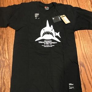 Dark chocolate Shark black t shirt tee size large
